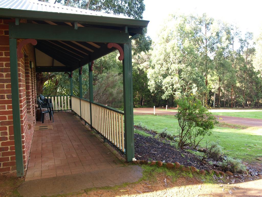 Karri Valley Chalets Pemberton Oda fotoğraf